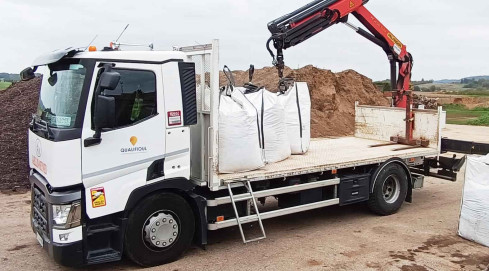 livraison-terre-camion-grue-1-