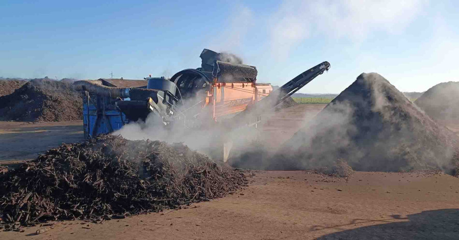 Criblage de compost agricole.